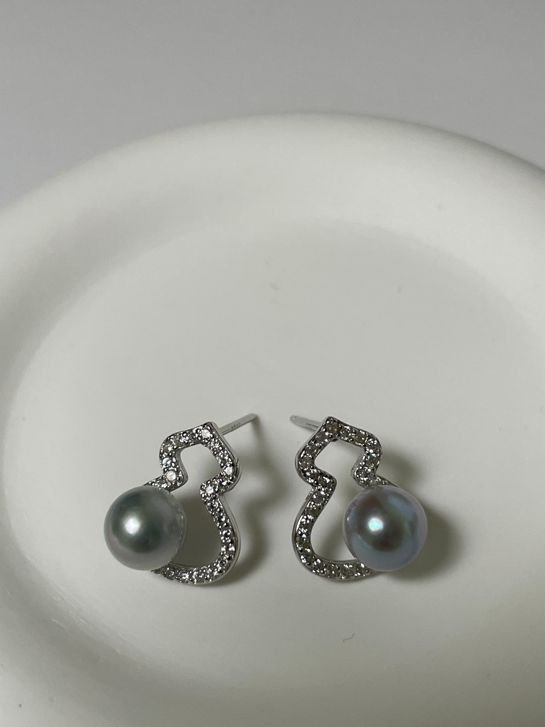 Gourd-Inspired Akoya Pearl Stud Earrings | 5–6mm Japanese Pearls · S925 Sterling Silver · Soft &amp; Minimal