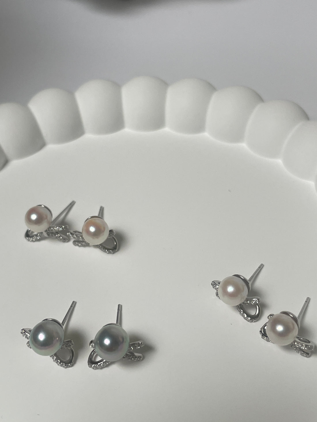 Butterfly Bow Akoya Pearl Earrings | 5–6mm Round Pearls · S925 Silver Bow Design