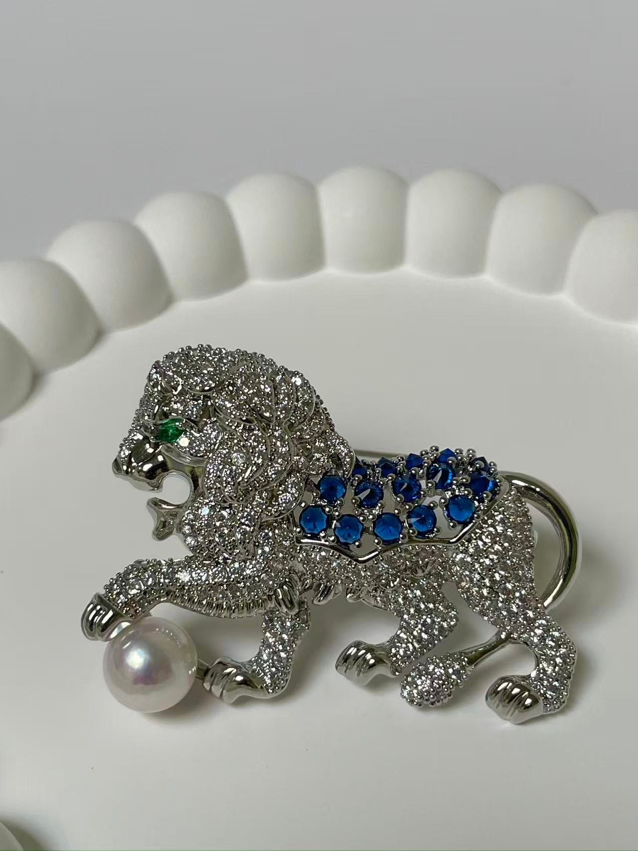 Lion King Pearl Brooch | 8–9mm Tahitian &amp; Freshwater Pearls · Zircon Openwork Design · Gold &amp; Silver Alloy