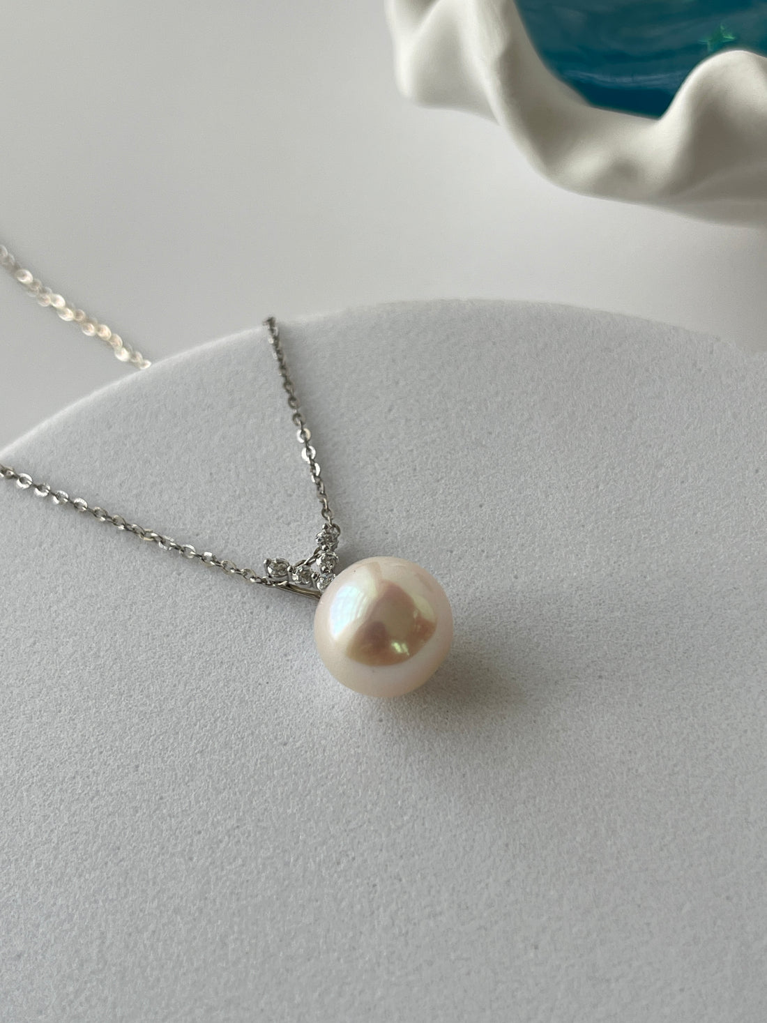 Saltwater Pearl Pendant | 9–10mm · Round · White with Pink Overtone · High Luster · V-Shaped Zircon Bail (S925 Chain Included)