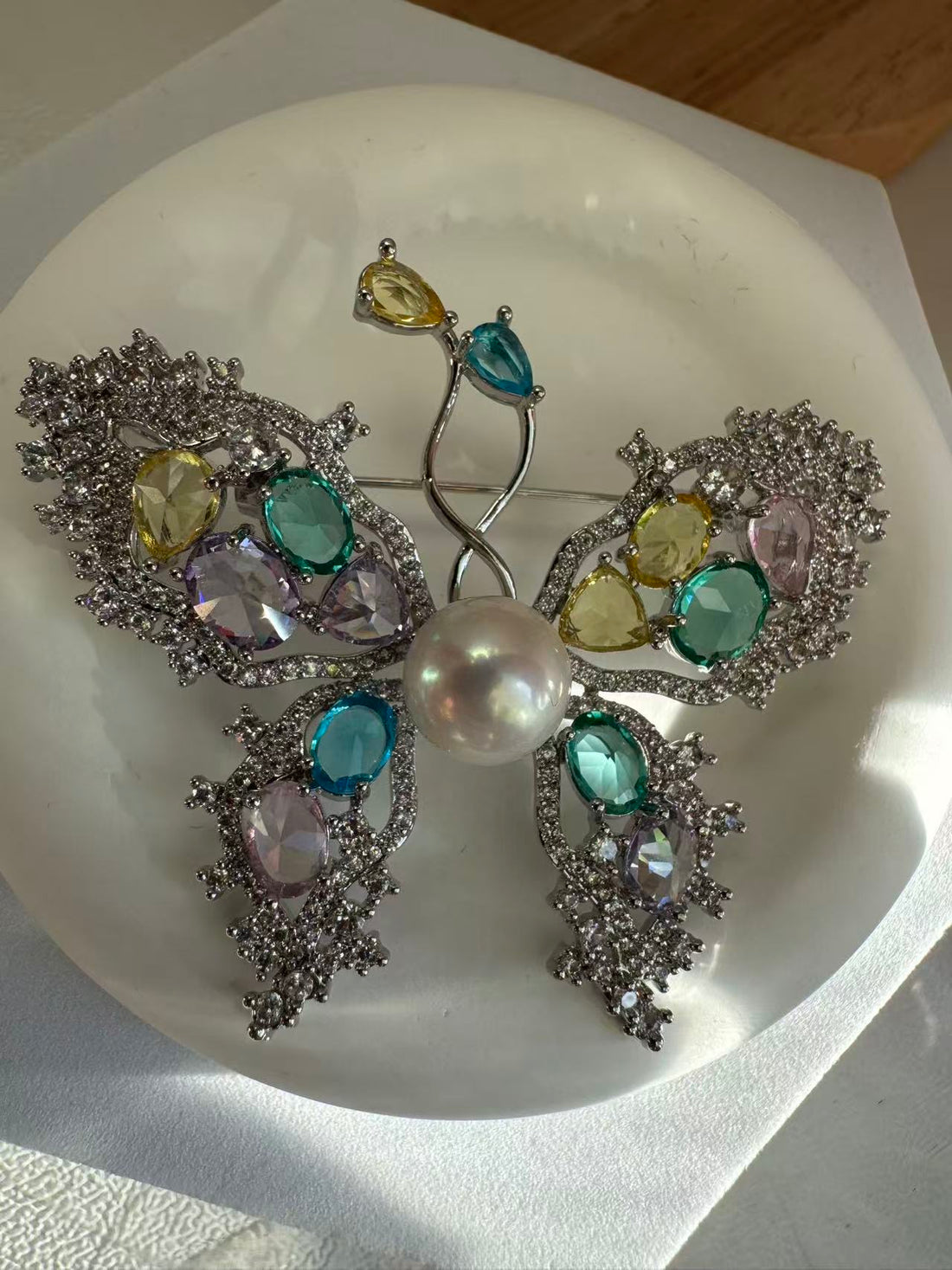Freshwater Pearl Butterfly Brooch | 10–11mm · Near-Round · High Luster · Zircon Accents · 4.5×6.1cm