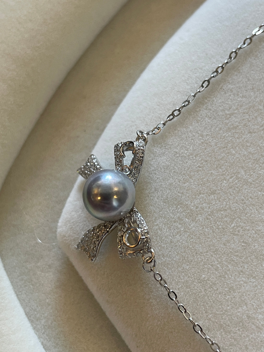 Bow Knot Pendant | S925 Sterling Silver · 6–7mm Saltwater Akoya Pearl
