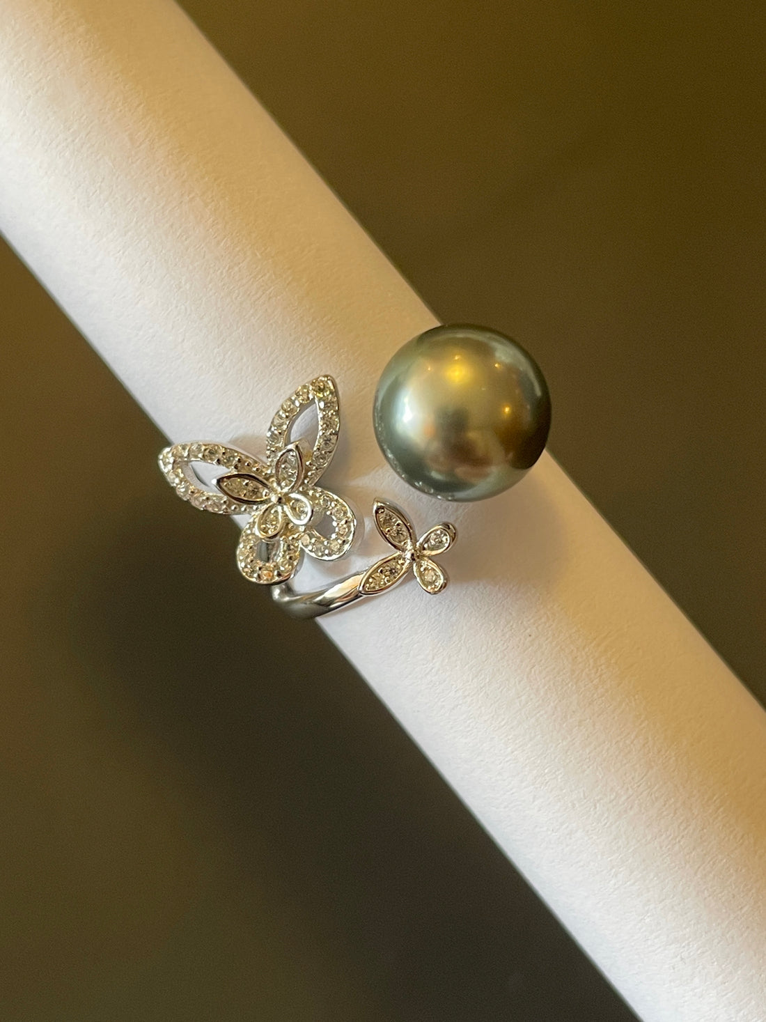 Butterfly Pearl Ring | 9–10mm Near-Round High-Luster Pearl · S925 Silver · Adjustable Open Band