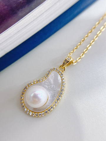 Gourd Mother-of-Pearl Pendant with 6–7mm Seawater Pearl and S925 Silver Gold-Plated Accents