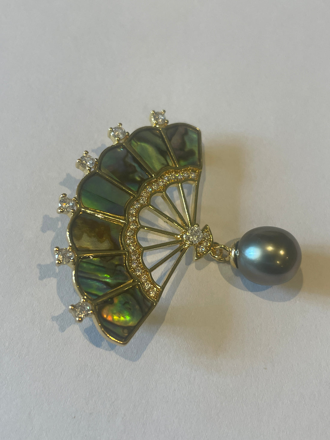 Tahitian Pearl Abalone Fan Brooch | Regal Court Style · Vintage Chinese Elegance