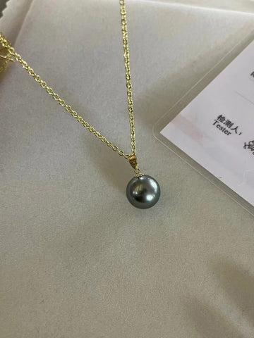 9–10mm Tahitian Black Pearl Pendant with 18K Gold Melon-Seed Clasp