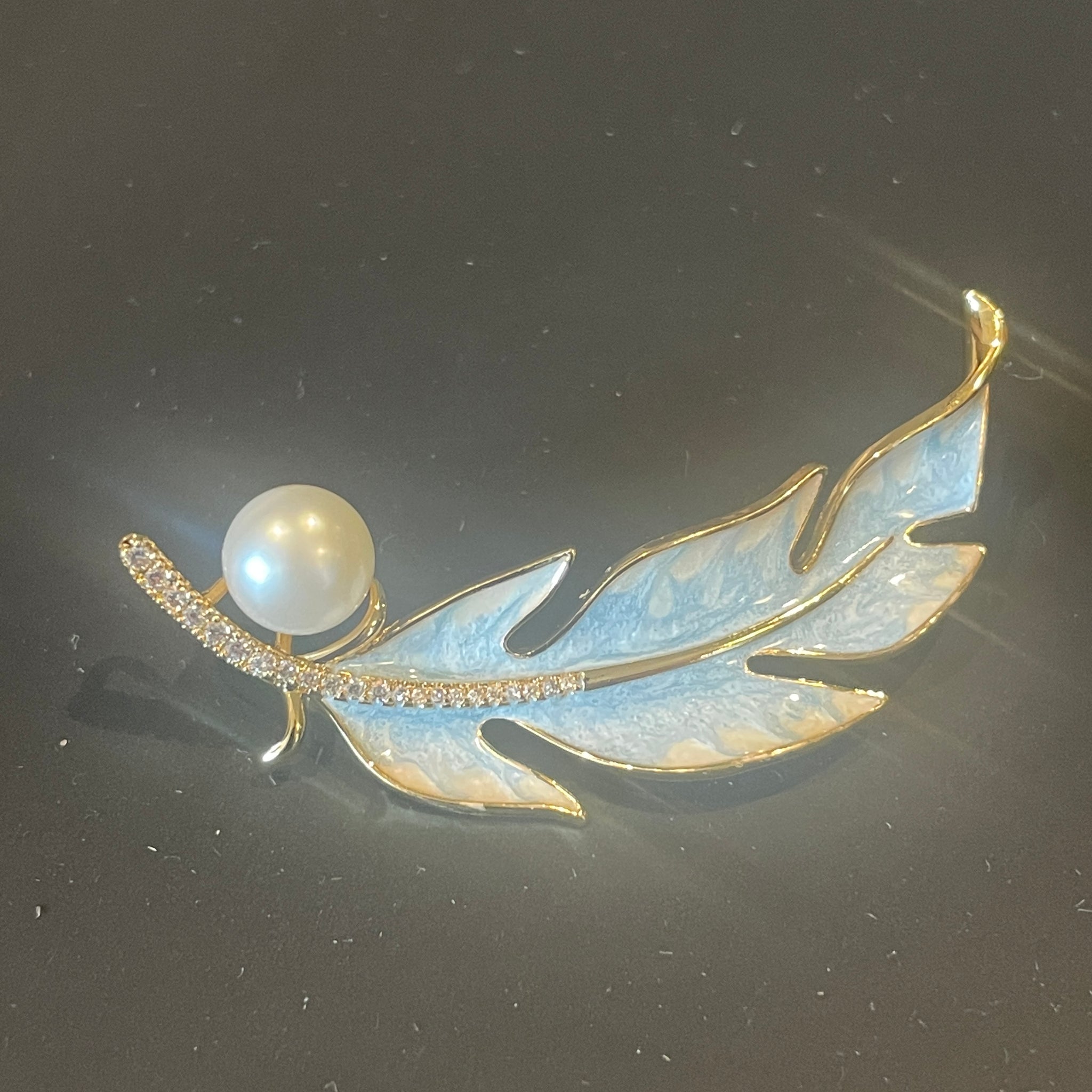 Broche élégante en perles d'eau douce | Incrustations de perles naturelles · Pièce décorative intemporelle