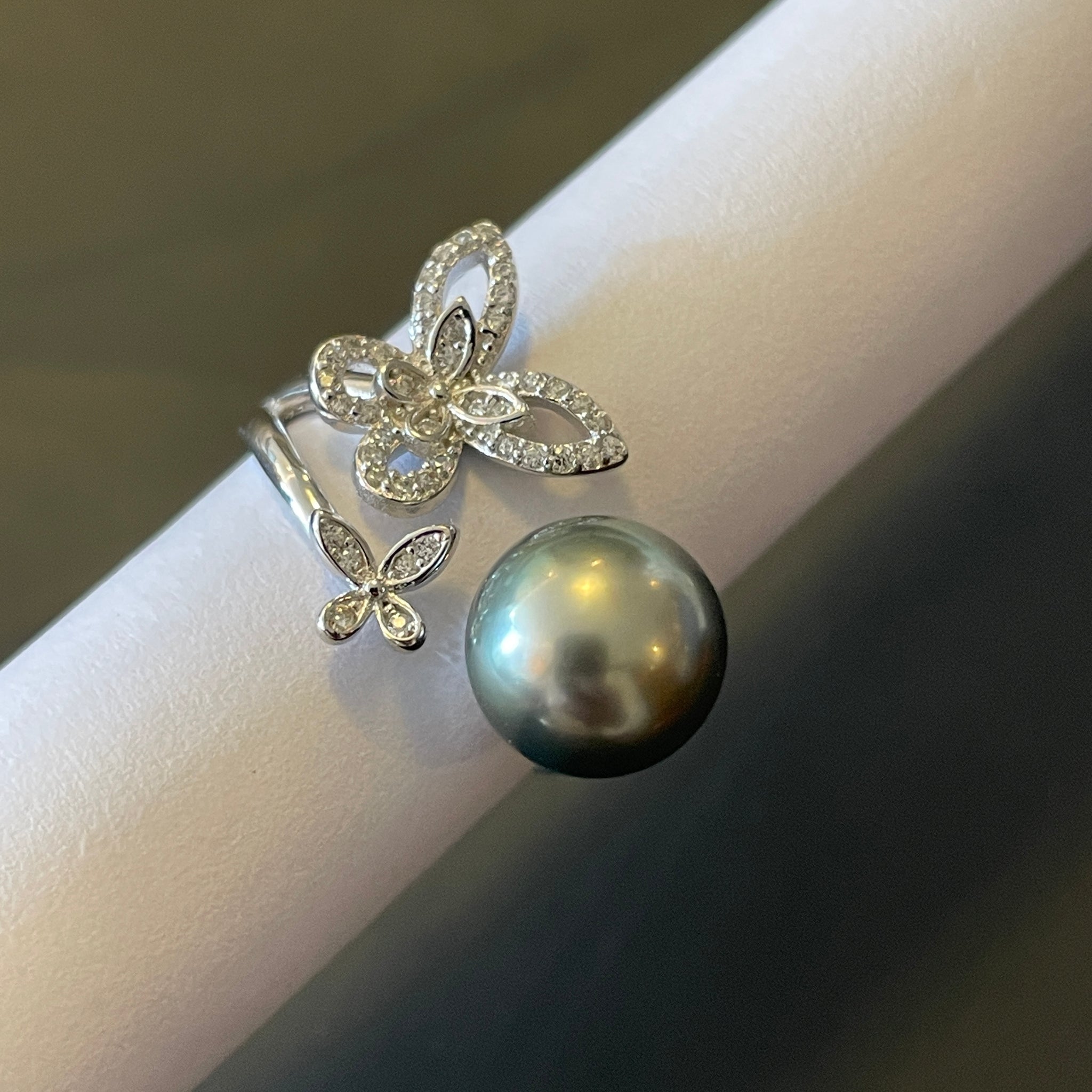 Butterfly Pearl Ring | 9–10mm Near-Round High-Luster Pearl · S925 Silver · Adjustable Open Band