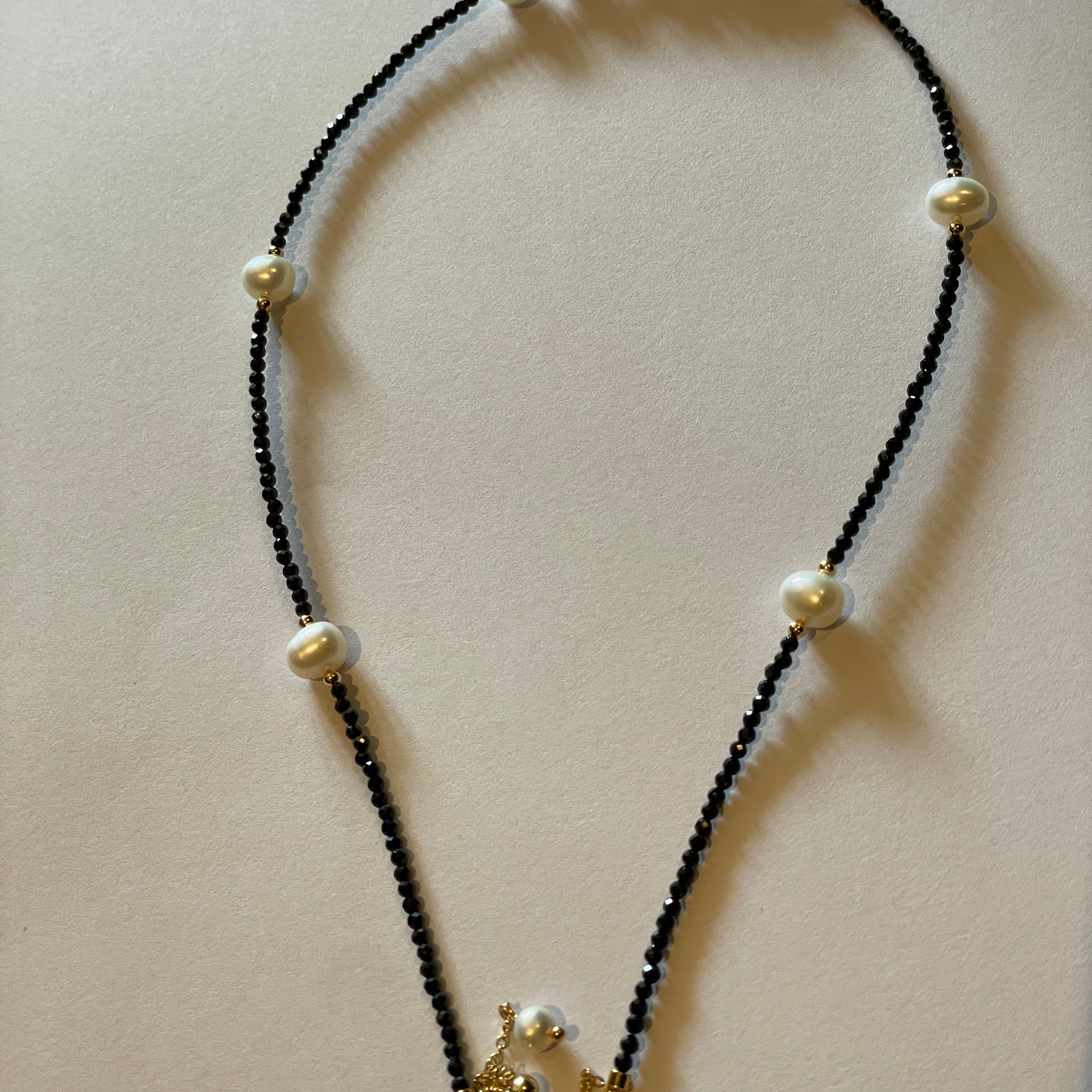 Black Crystal Galaxy Pearl Necklace | 5–8mm Near-Round Pearls · Brilliant Luster