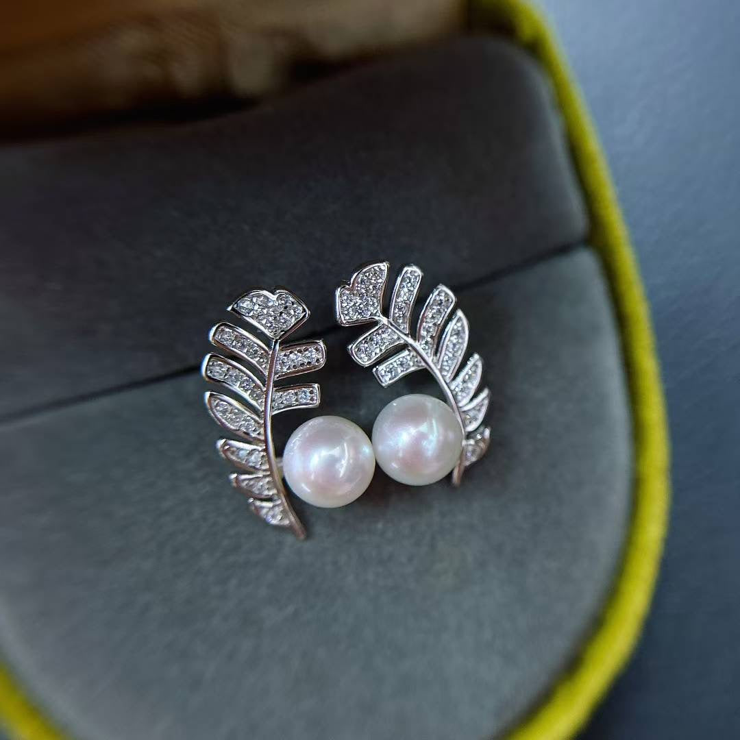 Silver Leaf-Inspired Pearl Stud Earrings | 6–7mm Natural Pearl · S925 Sterling Silver · Minimalist Elegance